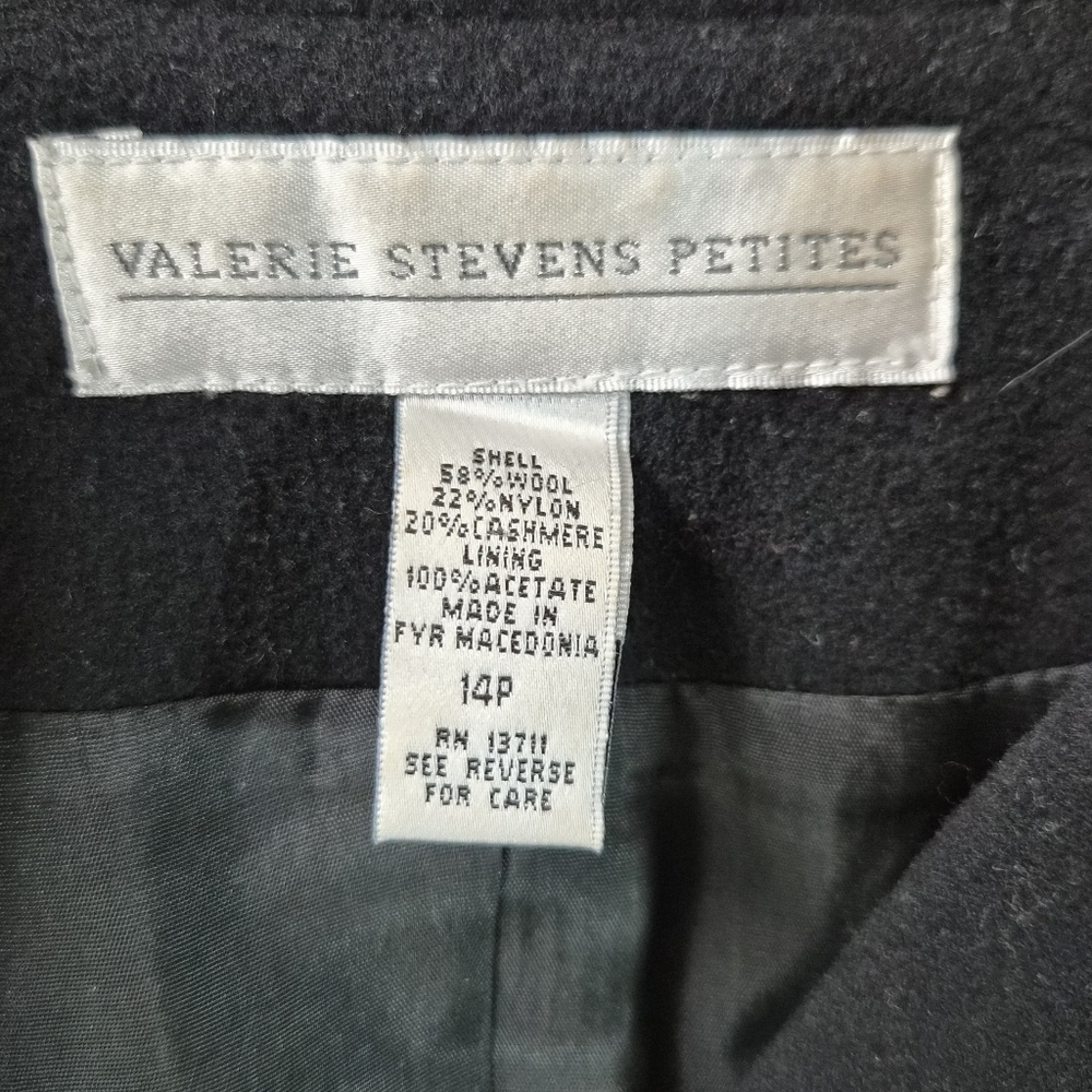 Classic Black Three-Button Wool Blend Blazer / Pe… - image 2